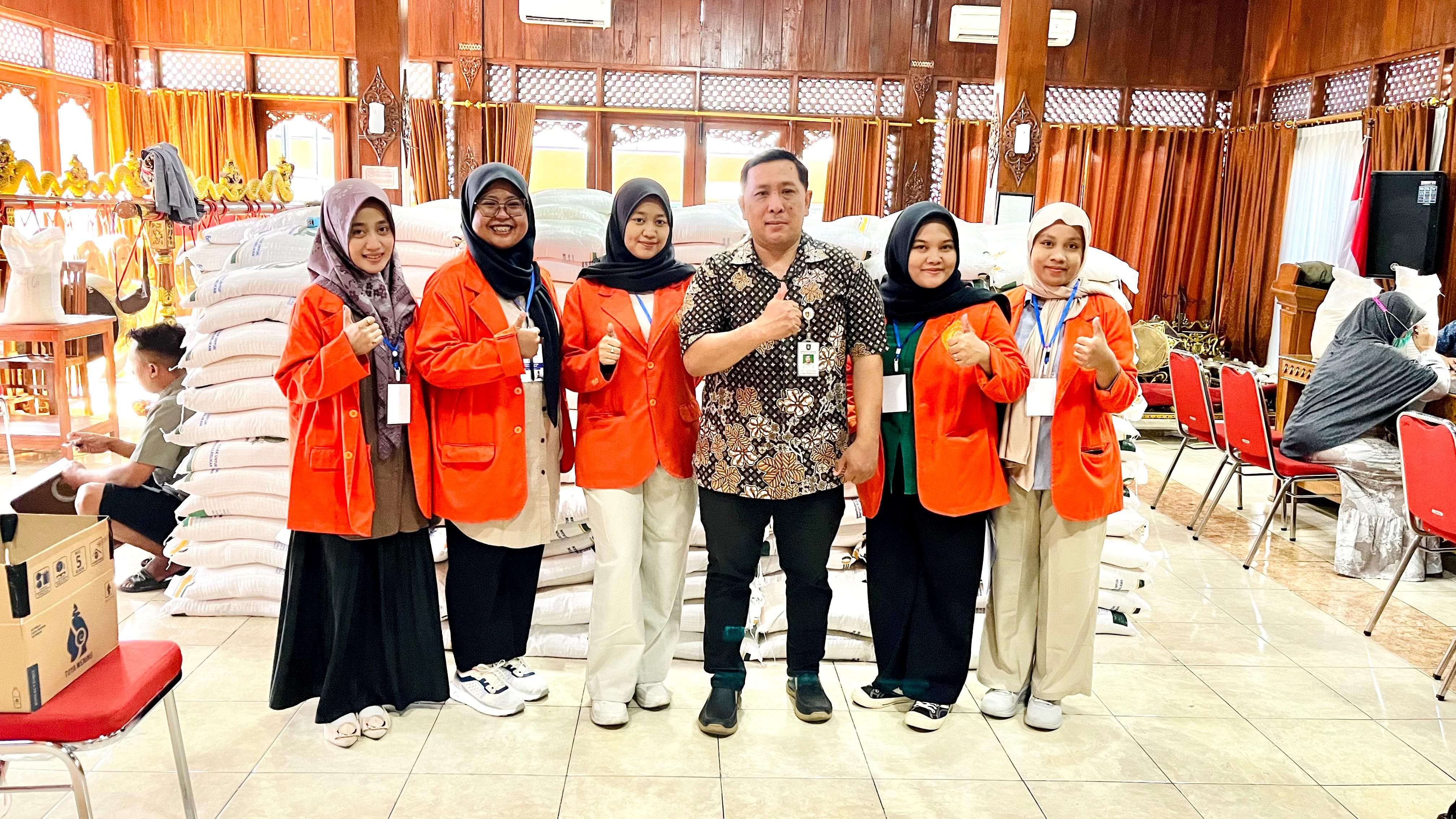 Pembagian Beras KKN