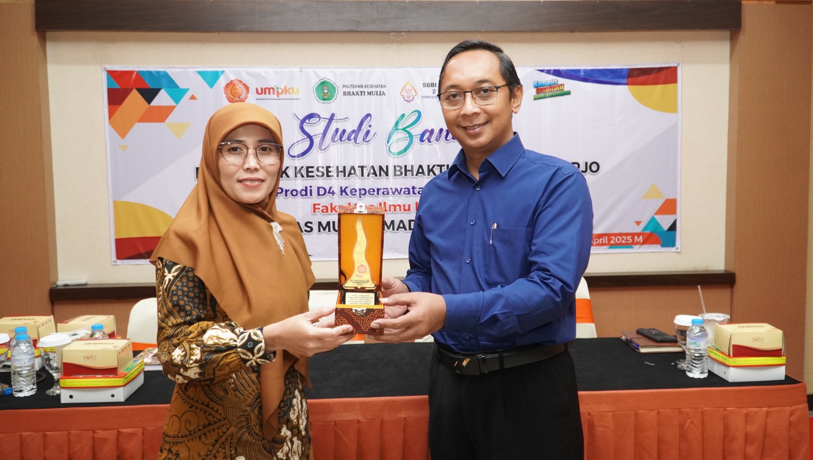 Studi Banding dari Politeknik Kesehatan Bhakti Mulia 