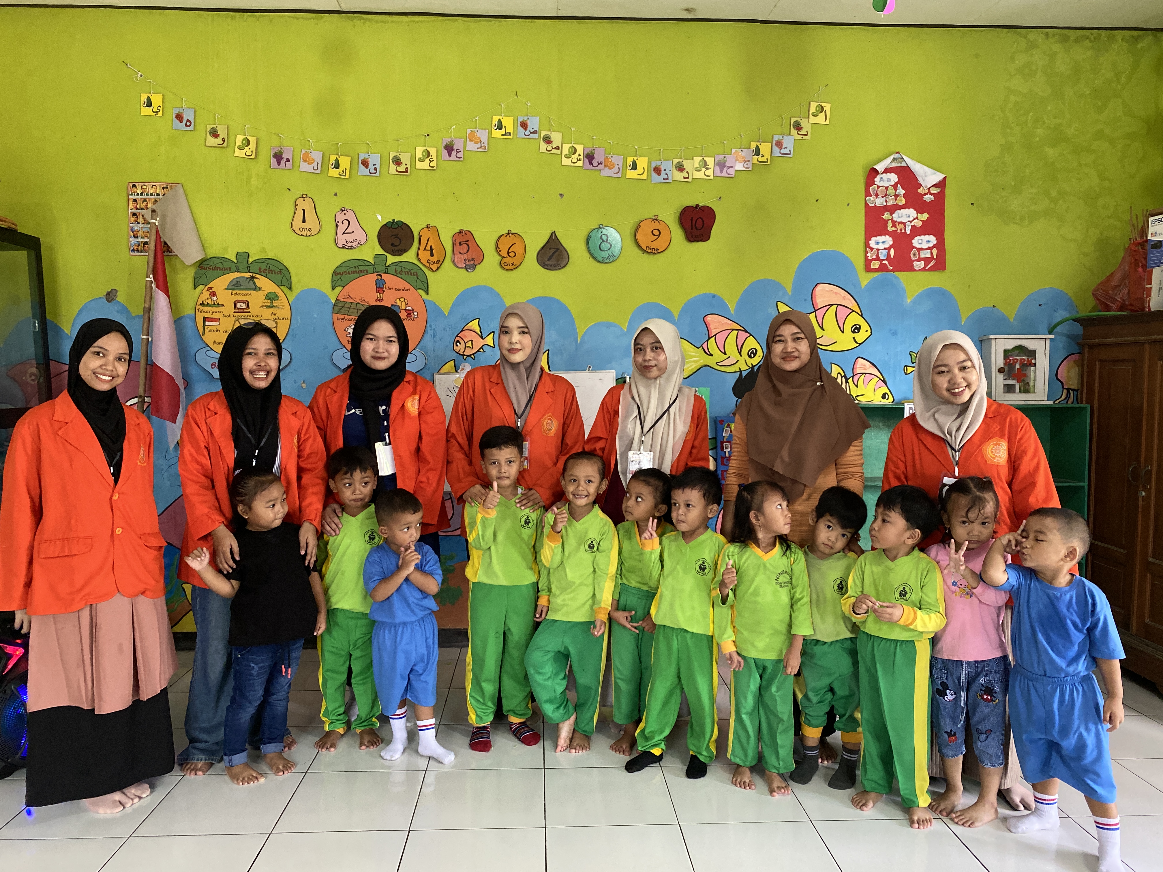 Mahasiswa KKN-T IPE AIK UM PKU Surakarta Edukasi Cara Sikat Gigi yang Benar kepada Siswa PAUD Mentari Desa Tangkil