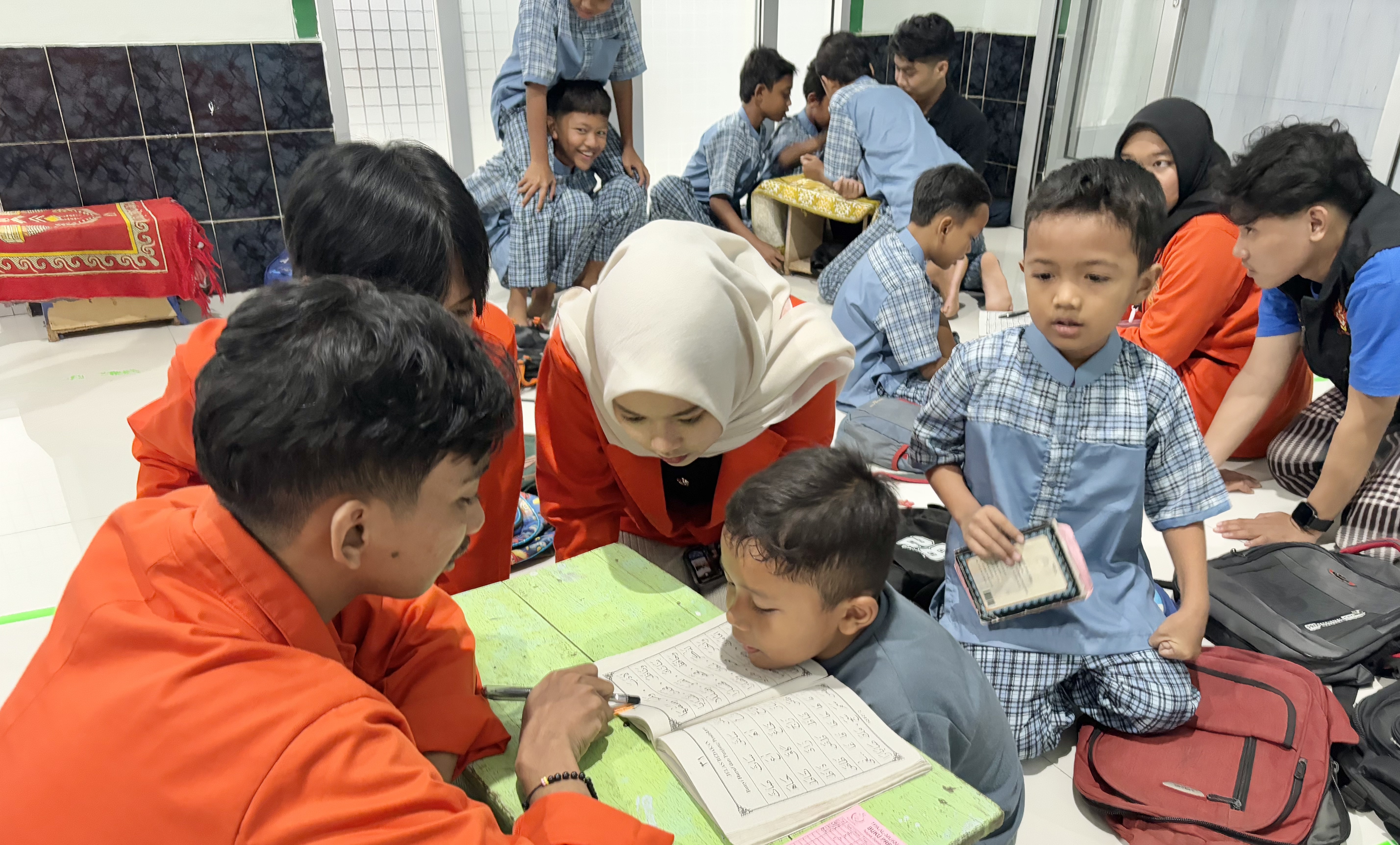 Dukung Syiar Islam, Mahasiswa UMPKU Surakarta Mengajar di TPA Al-Mu’minun Nglorog