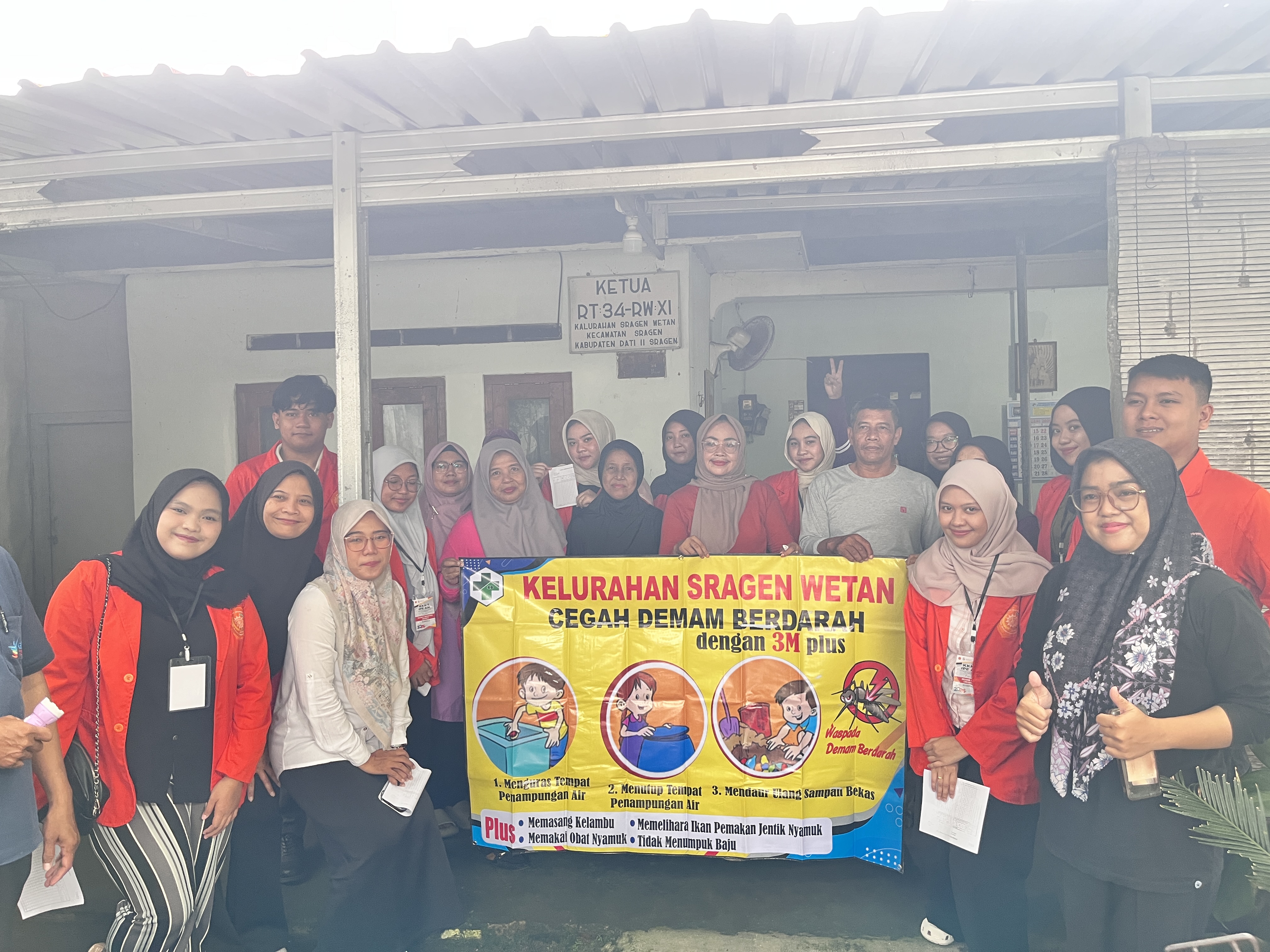 Bersama Warga, Mahasiswa KKN IPE UMPKU Surakarta Perangi DBD di Dukuh Sarigulan