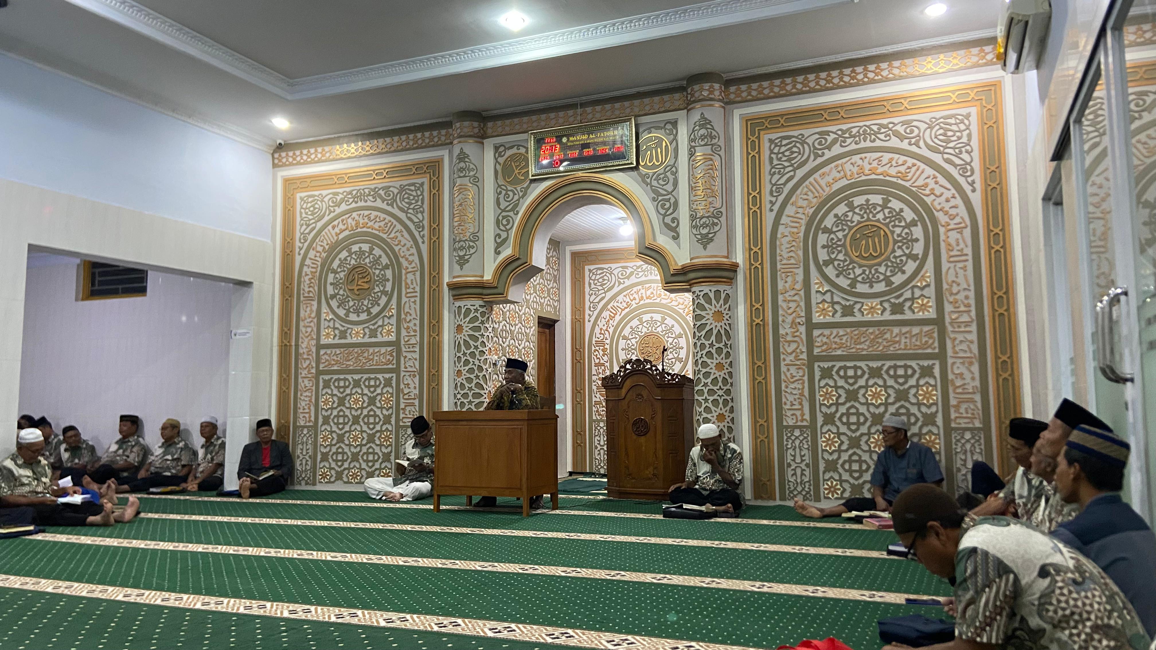 Penyampaian tausiyah dalam Kajian Rutin PRM dan PRA Desa Puro