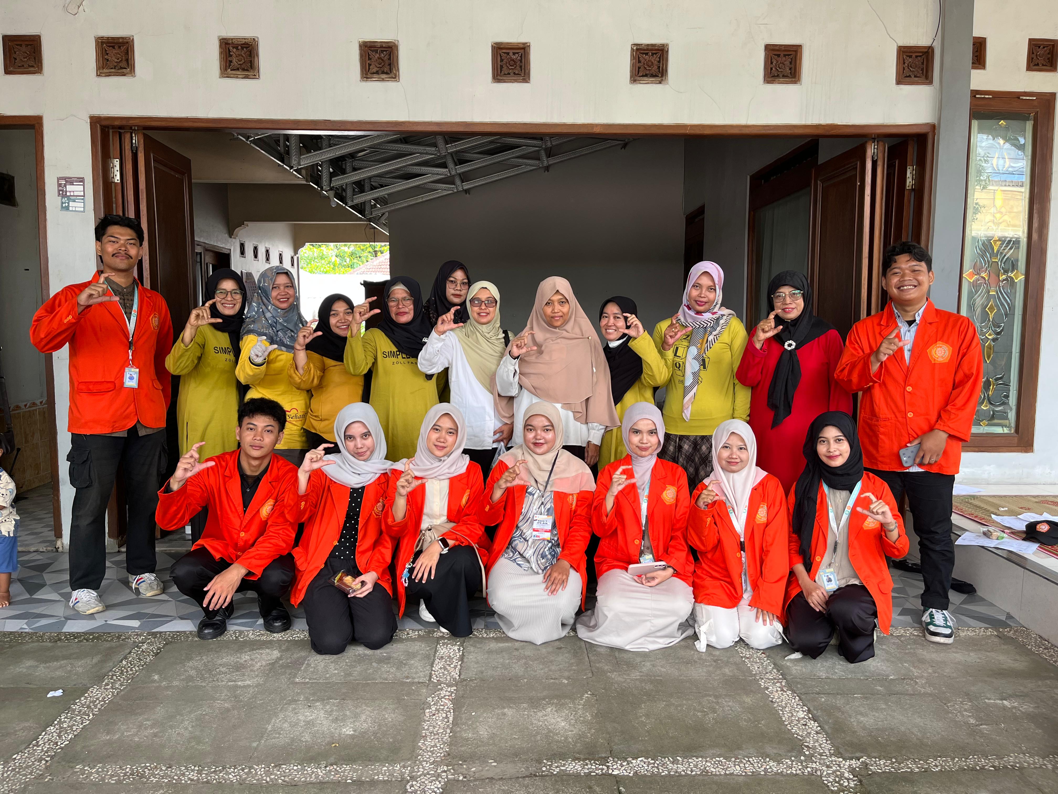 Pelayanan Pemeriksaan Balita dan Lansia dalam Kegiatan Posyandu