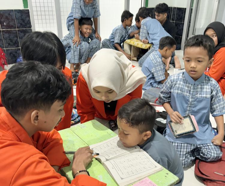 Dukung Syiar Islam, Mahasiswa UMPKU Surakarta Mengajar di TPA Al-Mu’minun Nglorog