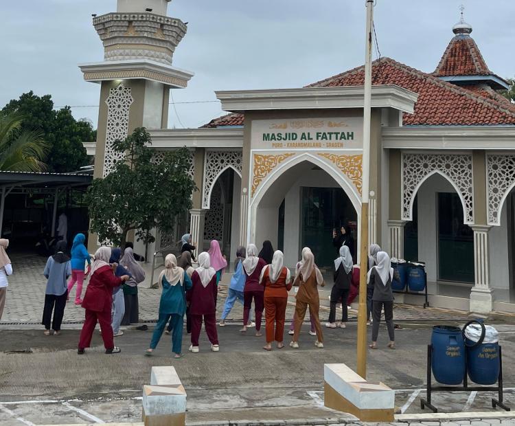 Mahasiswa KKN-IPE UMPKU Surakarta Gelar Senam Bersama Warga Desa Puro