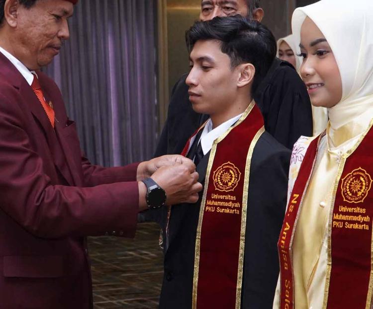 Sebanyak 22 Mahasiswa Pendidikan Profesi Ners UMPKU Surakarta Resmi Dilantik dan Mengucapkan Sumpah Profesi