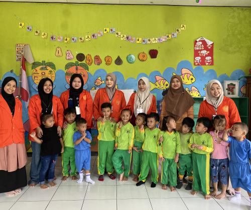 Mahasiswa KKN-T IPE AIK UM PKU Surakarta Edukasi Cara Sikat Gigi yang Benar kepada Siswa PAUD Mentari Desa Tangkil