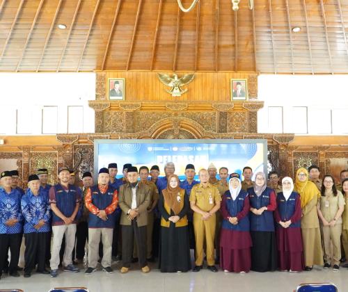 Foto bersama Pemkab dan PDM Sragen