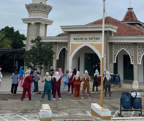 Mahasiswa KKN-IPE UMPKU Surakarta Gelar Senam Bersama Warga Desa Puro